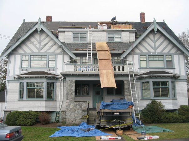 Roof replacement by contractors in Victoria, BC 
